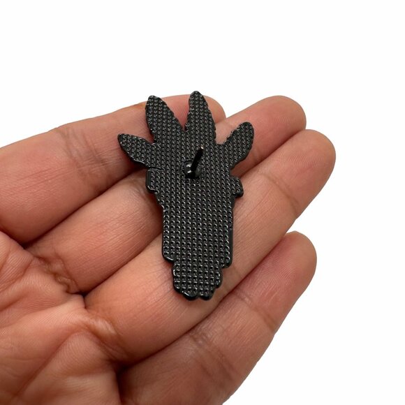 🤩Crash Bandicoot Aku Aku Mask Pin Brooch Gamer Gaming Cartoon Anime TV Show🤩 - Picture 3 of 6